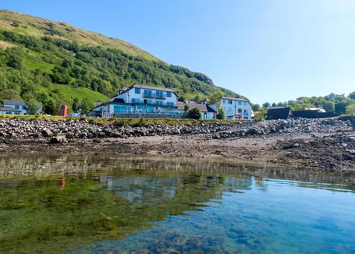 Holly Tree Hotel, Swimming Pool & Hot Tub
