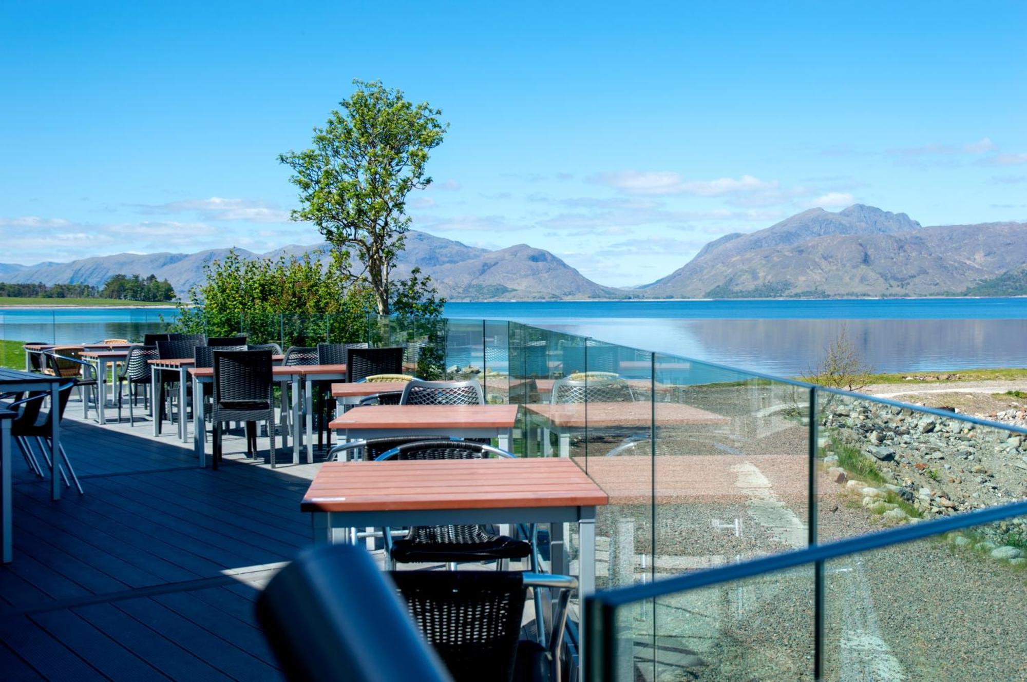 Holly Tree Hotel, Swimming Pool & Hot Tub