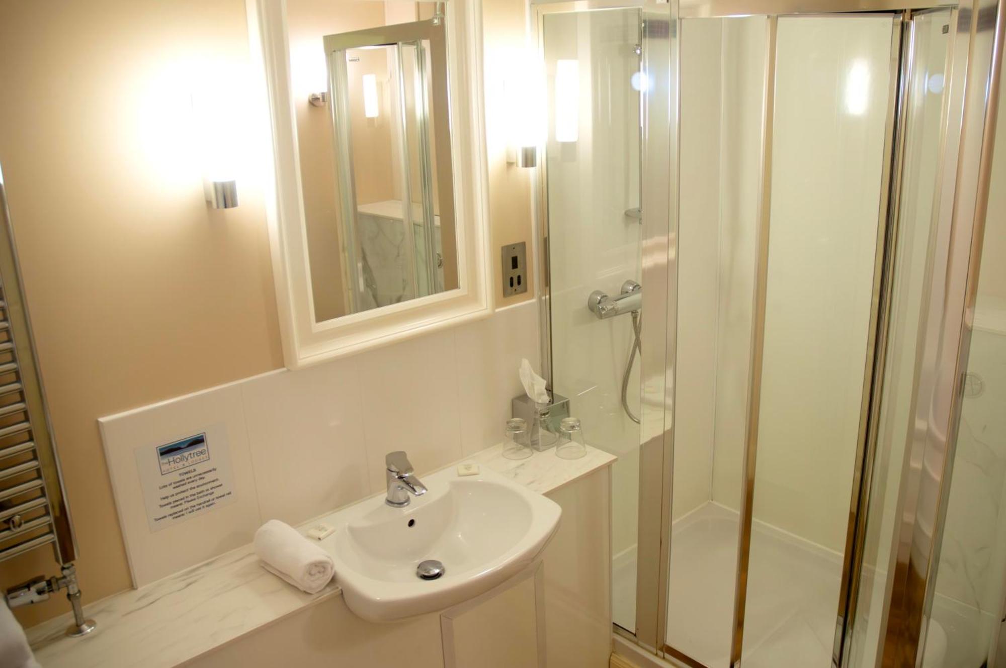 Holly Tree Hotel, Swimming Pool & Hot Tub Hotel