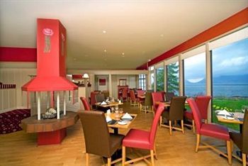 Holly Tree Hotel, Swimming Pool & Hot Tub Hotel