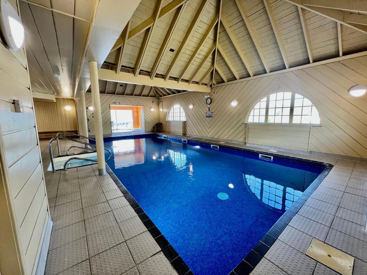 Holly Tree Hotel, Swimming Pool & Hot Tub Hotel 3*