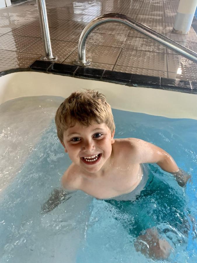Holly Tree Hotel, Swimming Pool & Hot Tub Hotel 3*