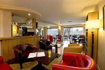 Holly Tree Hotel, Swimming Pool & Hot Tub