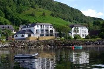 Holly Tree Hotel, Swimming Pool & Hot Tub Hotel