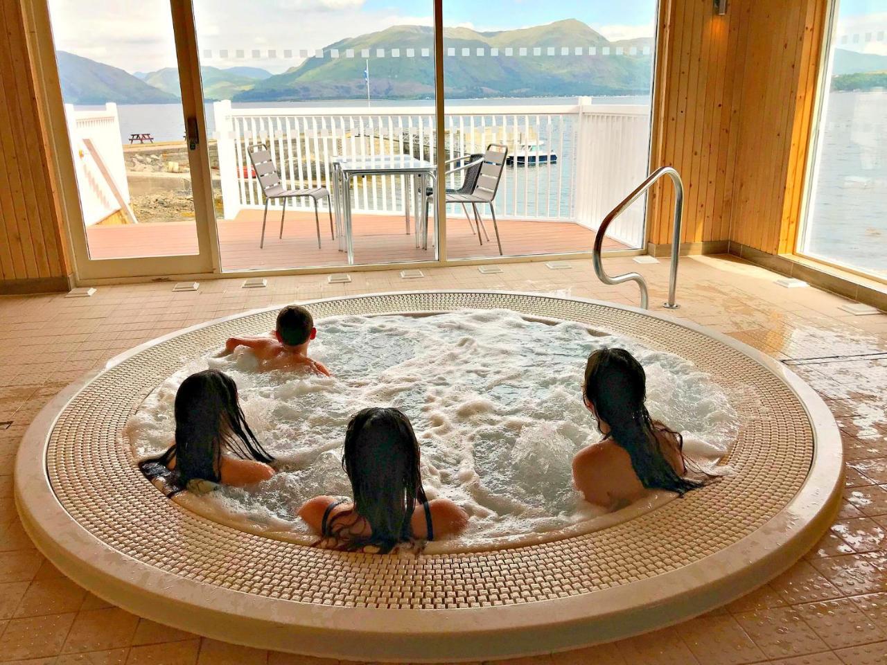 Holly Tree Hotel, Swimming Pool & Hot Tub Hotel