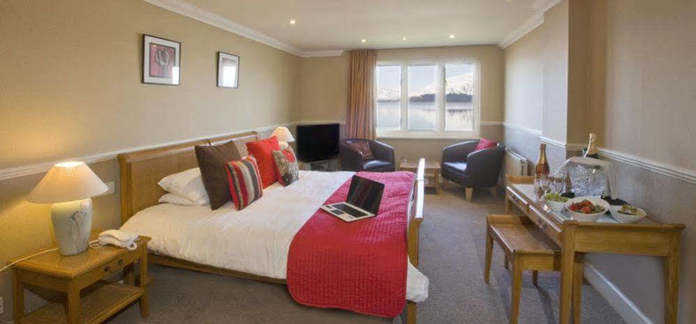 Holly Tree Hotel, Swimming Pool & Hot Tub Hotel