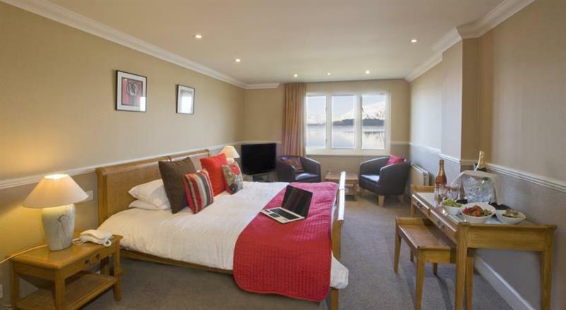 Holly Tree Hotel, Swimming Pool & Hot Tub Hotel